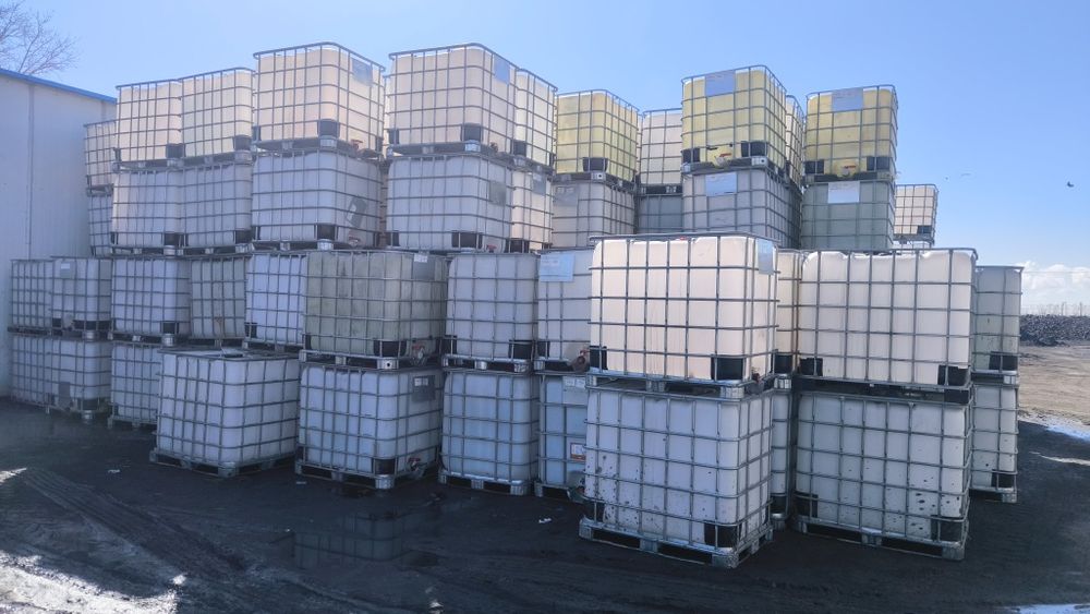 Продам кубовые бочки.