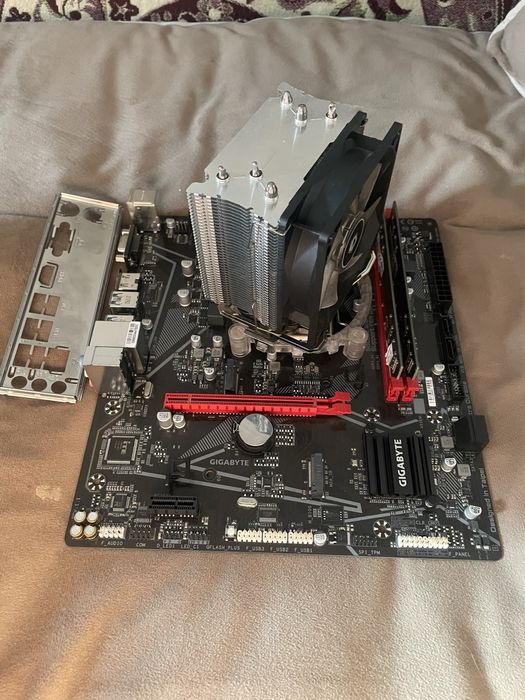 Мат.плата с intel i5-10400 и ОЗУ 8gb