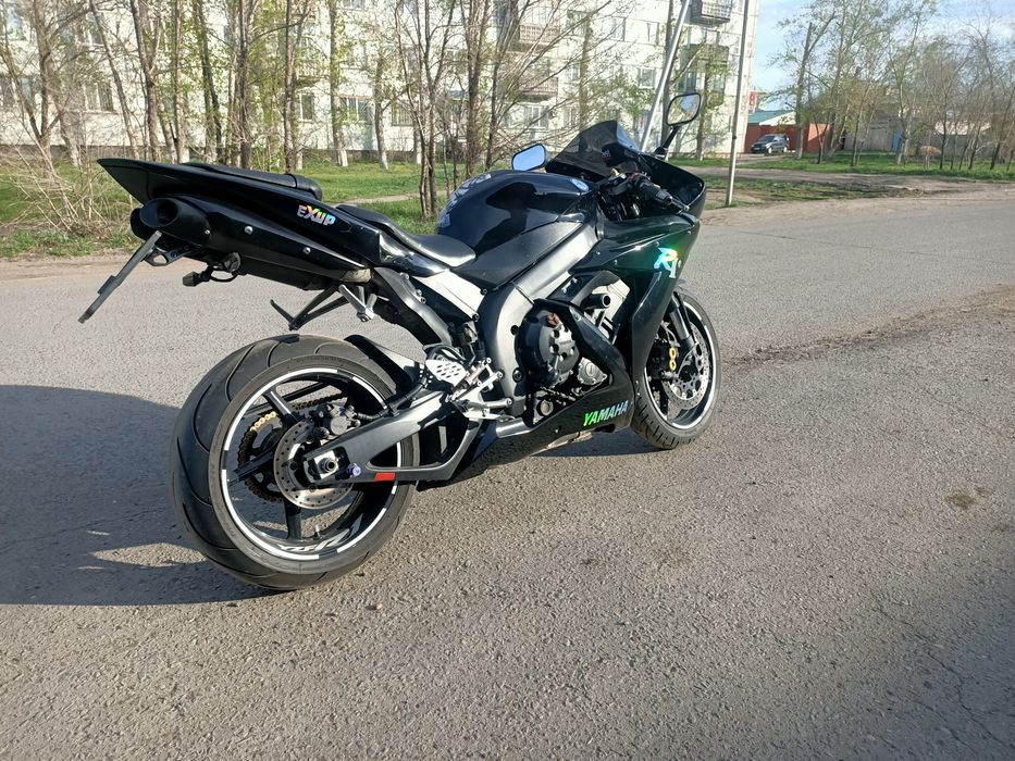 Спортбайк Yamaha R1