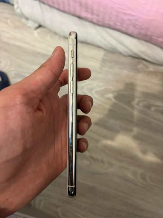 iPhone XS сатылады.