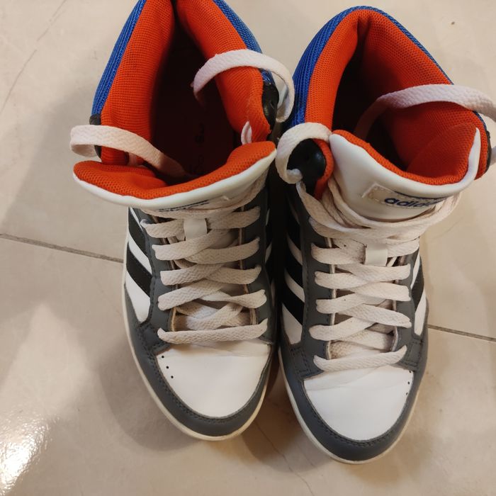 Адидас кецове  чисто нови 35.5