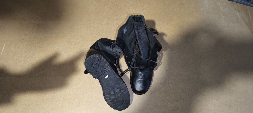 Bocanci din piele pe diferite marimi