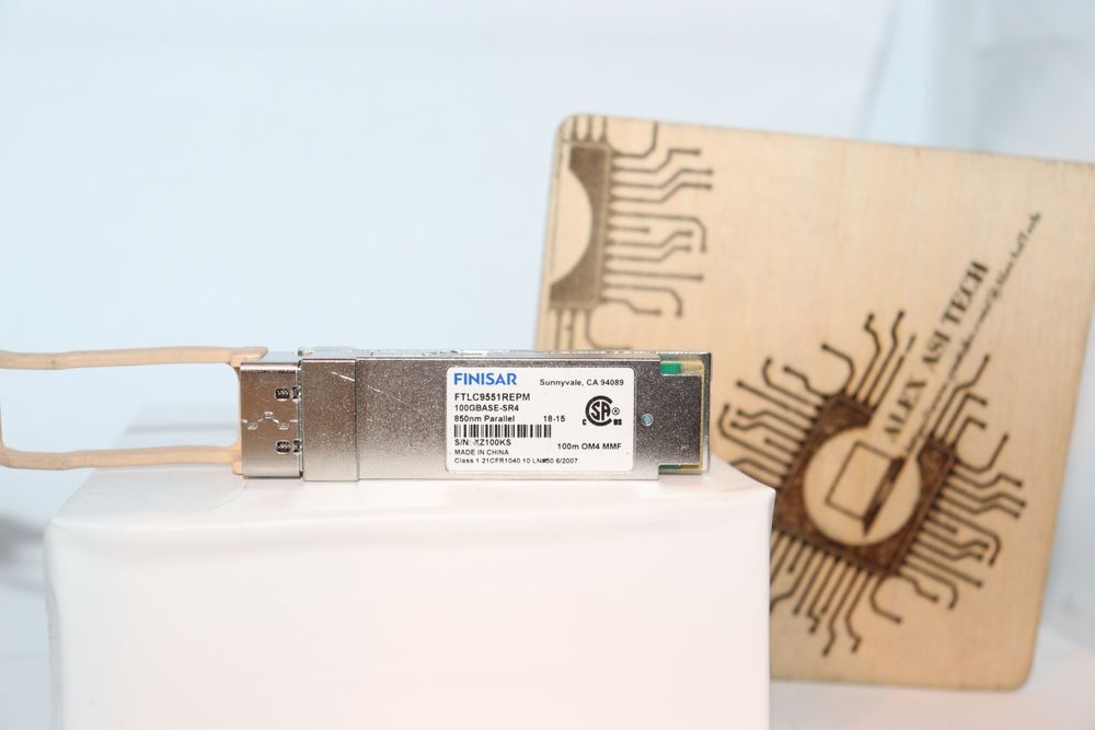 Transceiver QSFP28 FINISAR 100GBase-SR4 Parallel MMF 100m 850nm MPO12