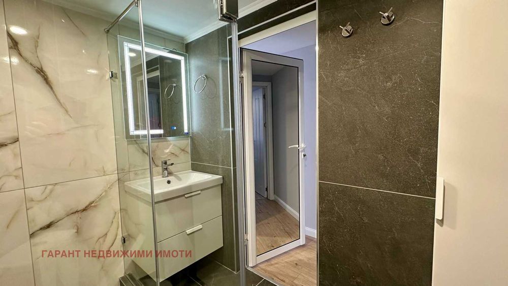 Дава се под наем Тристаен апартамент в Габрово, Център - 101 кв.м за 112200 € - Снимка #6