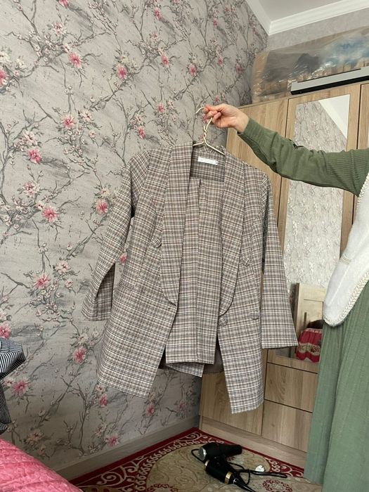 Костюм с брюками новый, не одевала