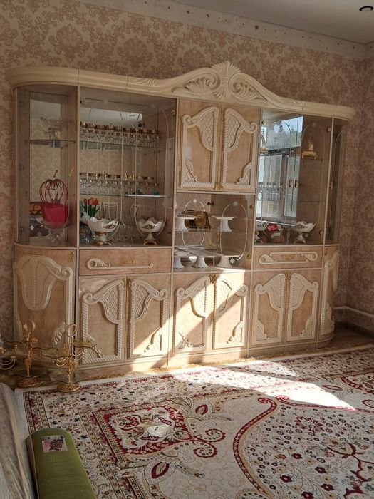Сервант для гостевой