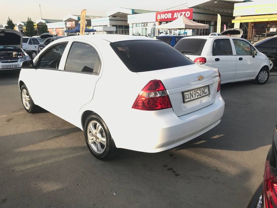 Neksa 3 avtamat benzin arenda