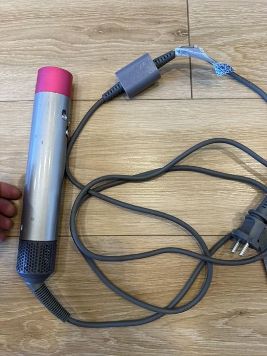 Сешоар Dyson за ремонт