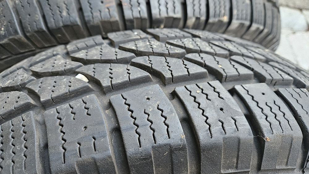 Зимни бусови гуми 215 75 16