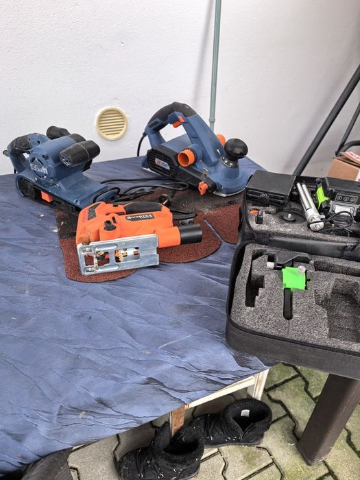 Scule electrice rindea nivela laser și altele de pe poza