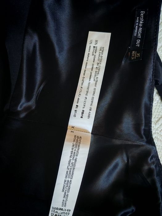 Top negru Bershka Night out, mărimea XS, purtat o data