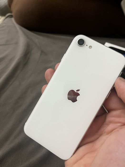 IPhone se 2020 в идеальном состоянии