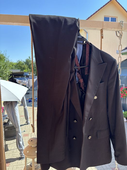 Costum elegant barbati