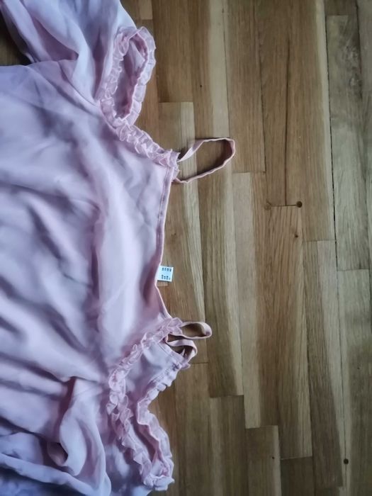 Рокля в прасковен цвят