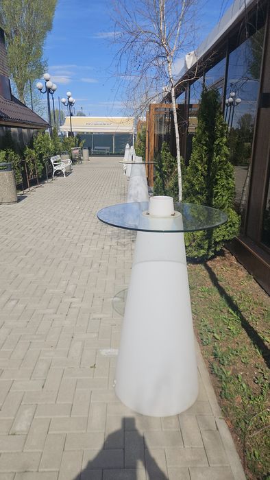 Masa cocktail  exterioară sau interor cu lumini ambientale