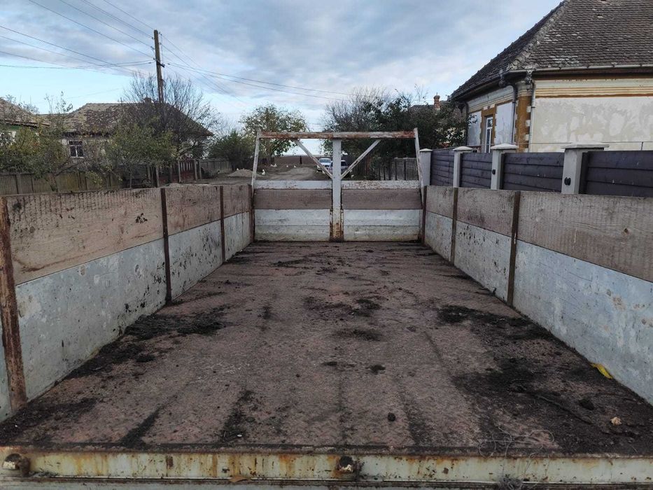 Vand remorca pe foi de arc