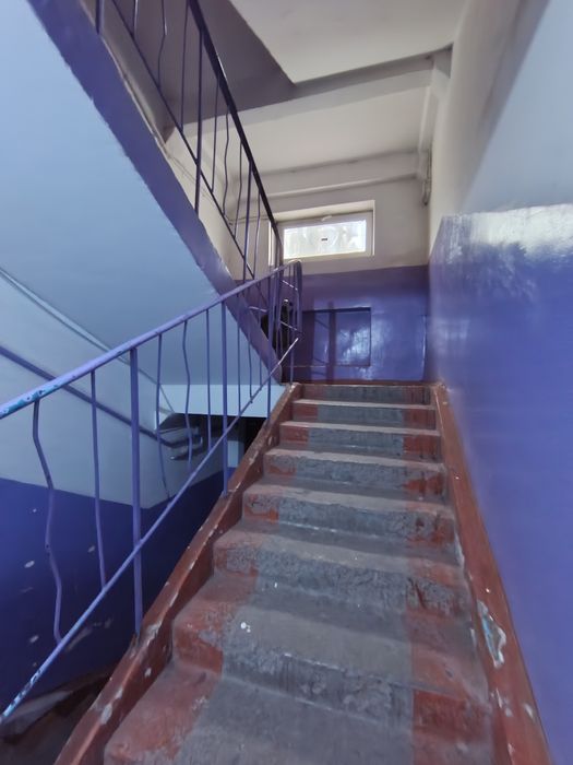 1-ком кв 7 мкр 1 эт, не угл