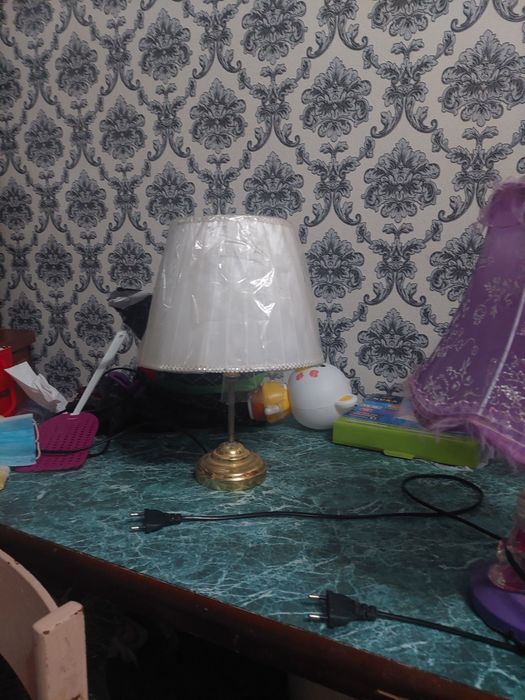 Светилниклар сотилади.яхши холатда