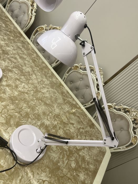 !!! Настольная лампа - в отличном состоянии!!!