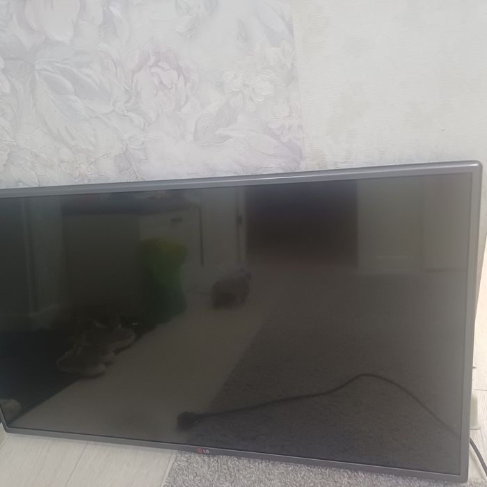 продам телевзор LG бу