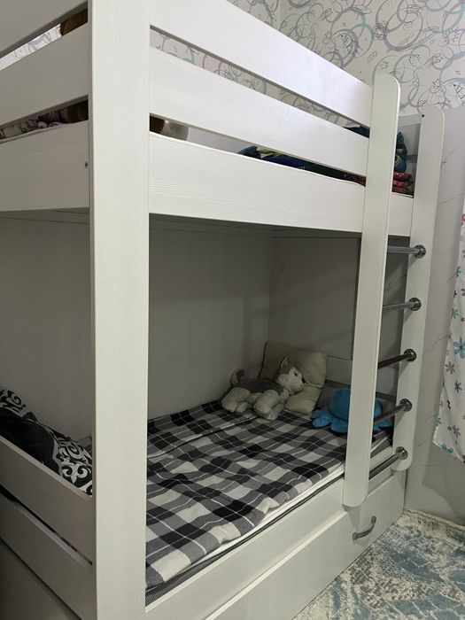 Детская кровать двухъярусную