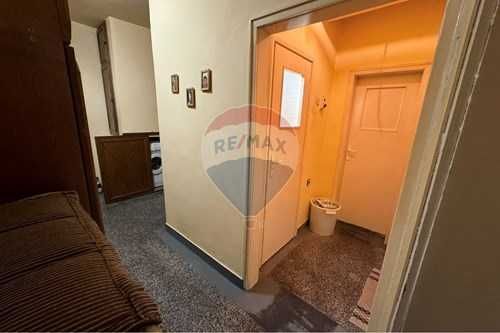 Продава се Етаж от къща в Шумен, Пожарната - 110 кв.м за 1395 €/кв.м - Снимка #8