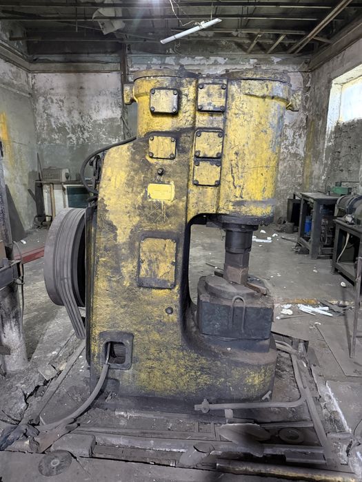 Молот , станок для ковки