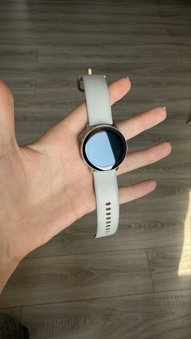 Умные часы Samsung Galaxy Watch Active
