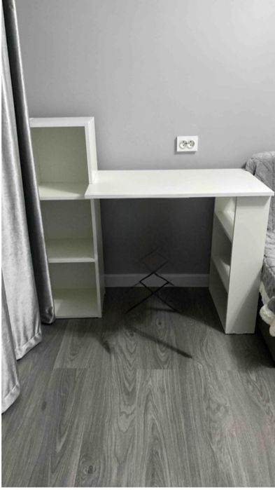 Стол школьный с полками