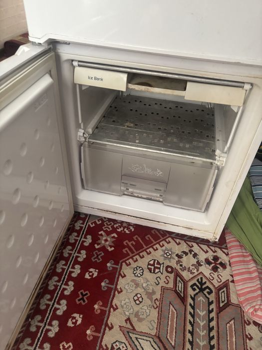 продаю холодиьник на запчасти