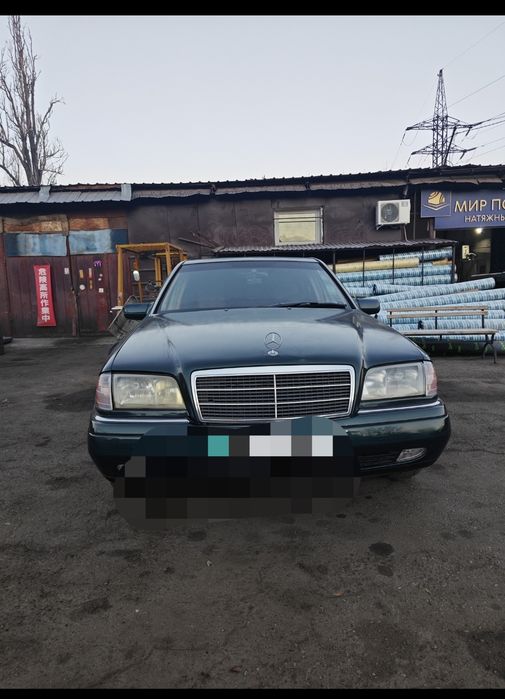 Мерседес w202 C220.