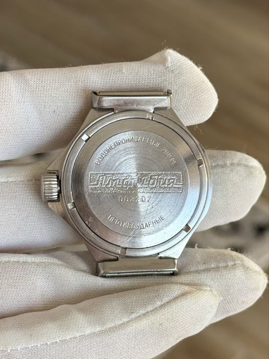 Часовник Восток Уши на Капака НВЧ-20 Руски СССР Съветски