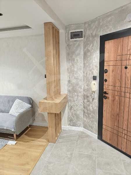 Тристаен - Център