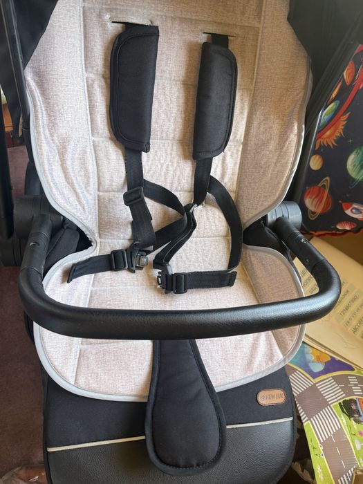 Коляска прогулочная New Lux Z1 черная