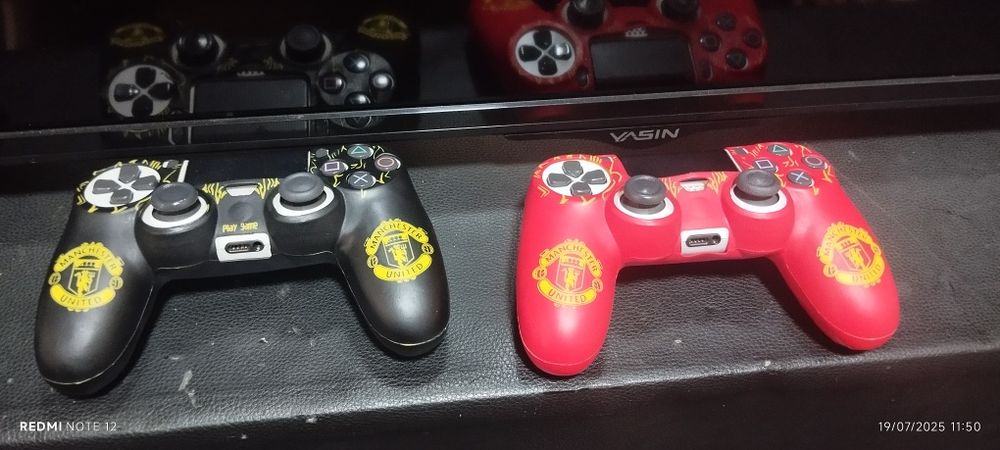 PS4 pro 1 tb xolati ideal 2ta orginal pult uyda oʻynalgan