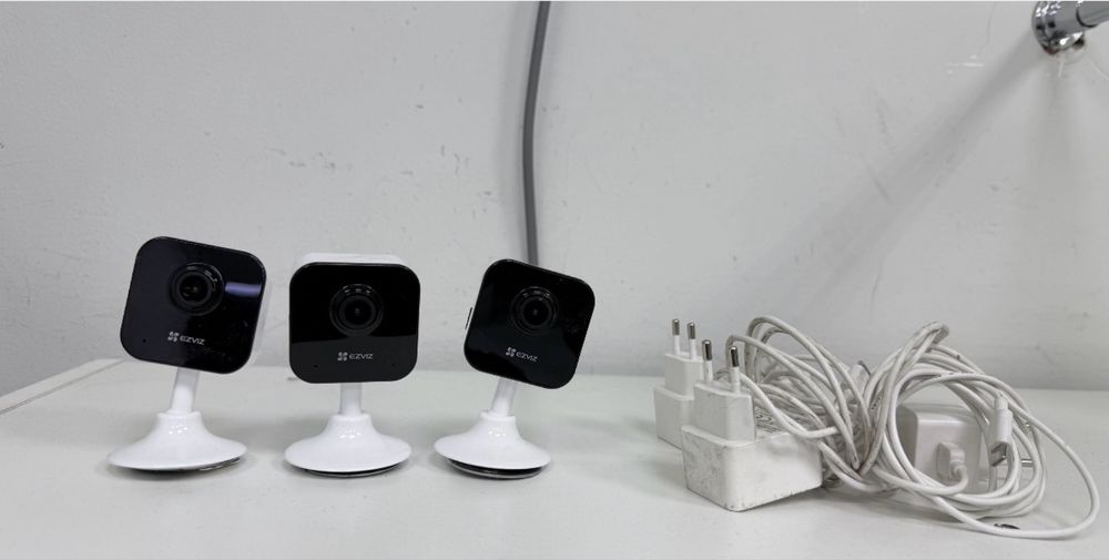 Продам 2 камеры Ezviz