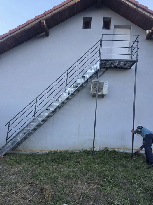 Confecționăm scări zincate