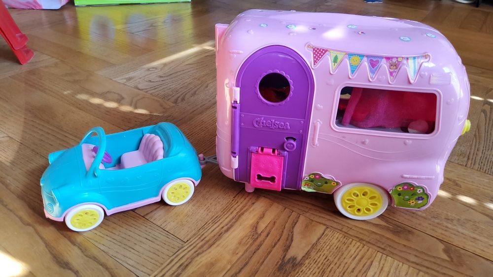 Манекен barbie + Краваната на Челси и  вила за домашни любимци BARBIE