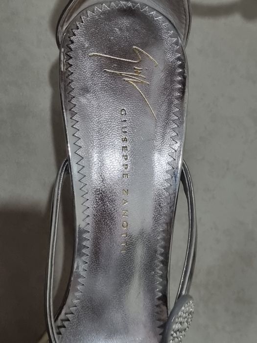 Vand sandale cu toc  marca ZANOTTI originali