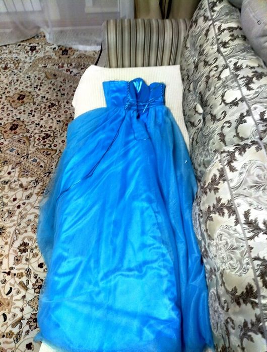 Платья б/у все 148 размеры