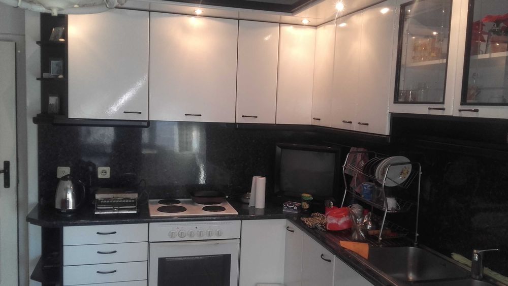 Етаж от къща в град Сандански с двор, механа, гараж и летна кухня