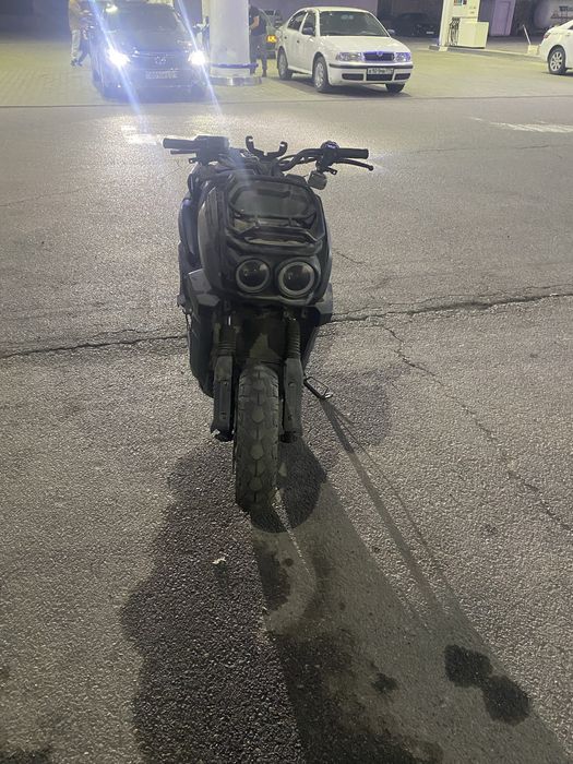 Мопед на ходу ..