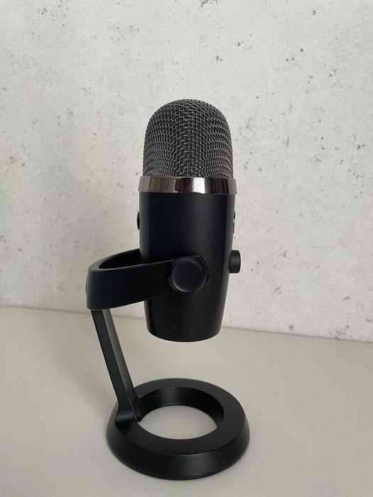 Микрофон Blue Yeti Nano Black