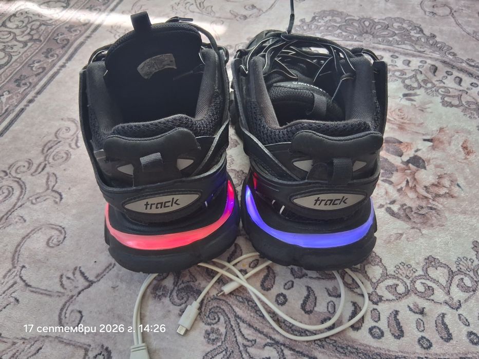 Balenciaga track led номер 42 ( 27.5 см.)