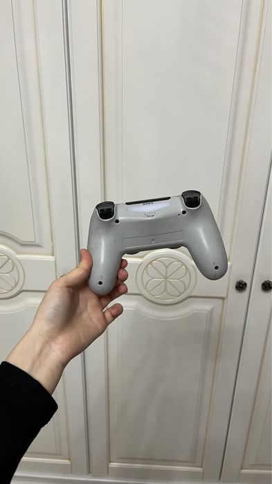 Продам джойстик Ps4