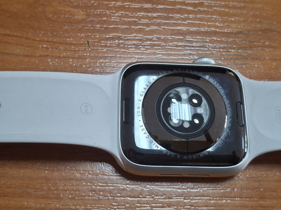 Продавам часовник Apple series 6(за части)