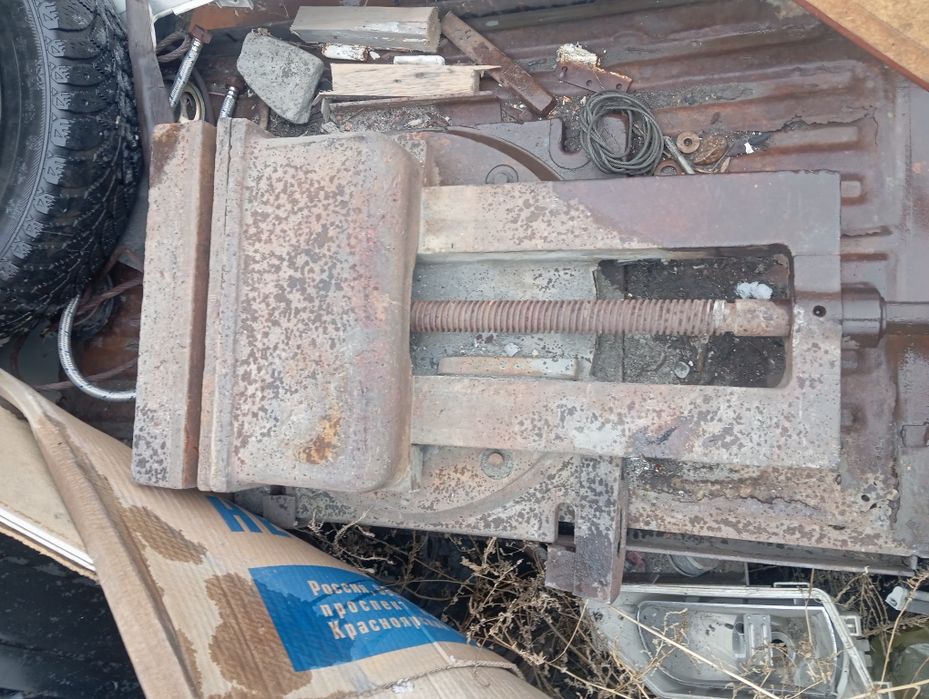 Продам Тиски Советского производства