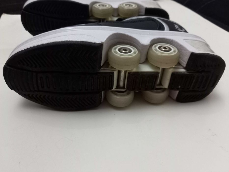 Кроссовки на роликах  черные размер 37