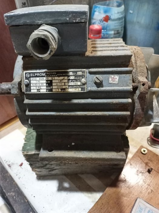 Продам электродвигатели