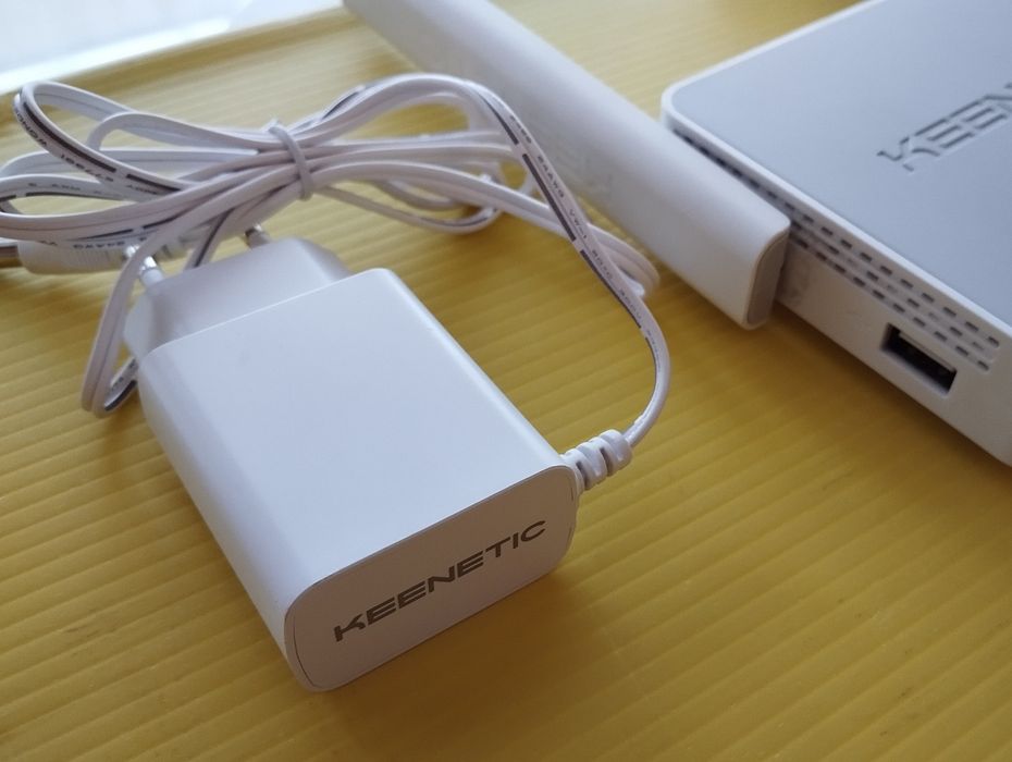 Wi-Fi роутер Keenetic Launcher KN-1221